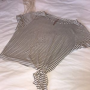 Adorable tie striped T-shirt